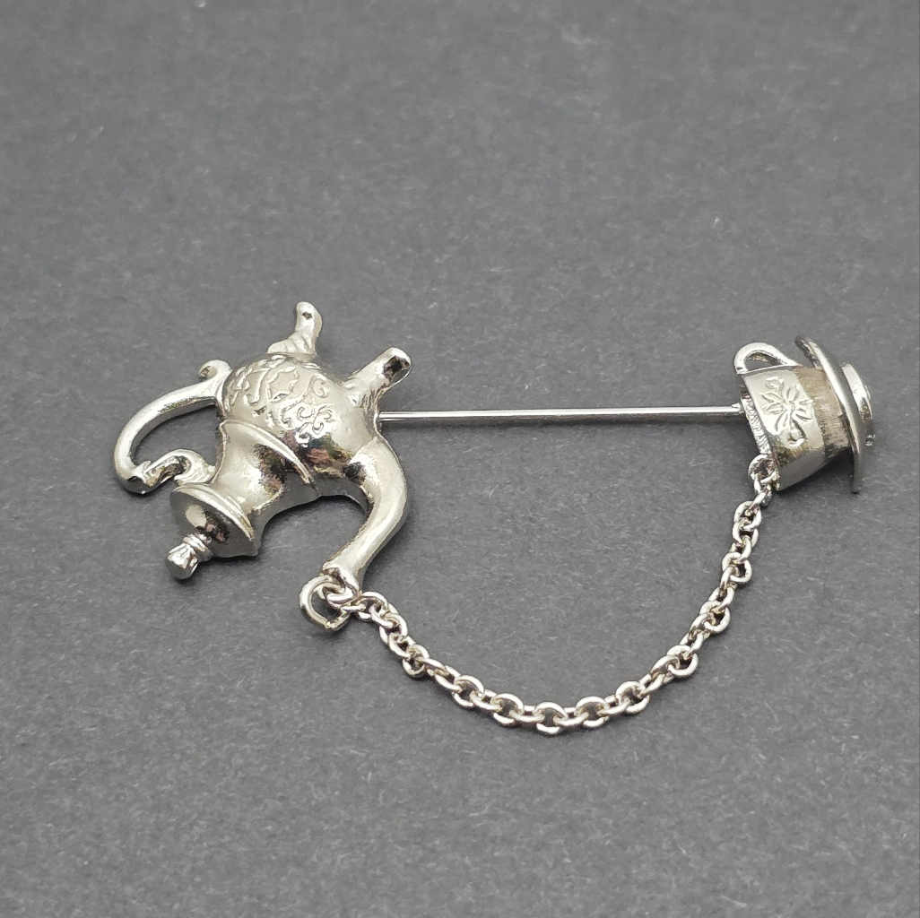 Avon Silver Teapot Chain And Cup Brooch 18$